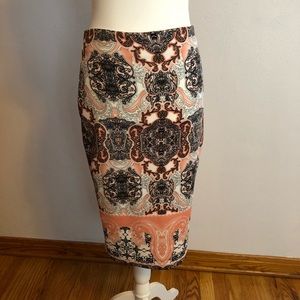 Fitted pencil skirt